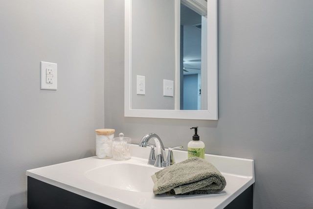 24 LA SALLE DR, Grottoes, VA 24441