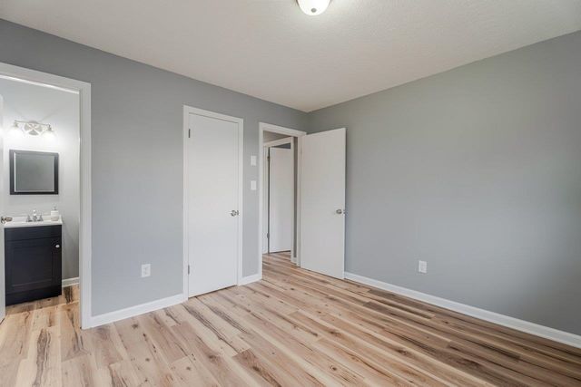 24 LA SALLE DR, Grottoes, VA 24441