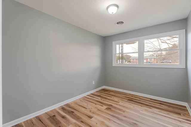 24 LA SALLE DR, Grottoes, VA 24441