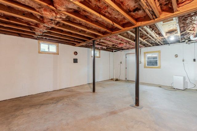 24 LA SALLE DR, Grottoes, VA 24441