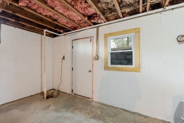 24 LA SALLE DR, Grottoes, VA 24441