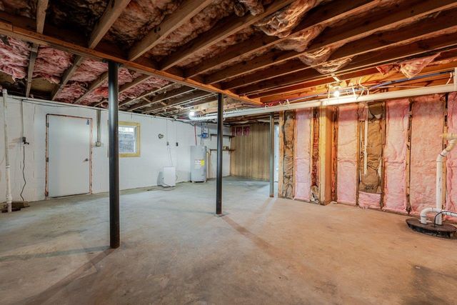 24 LA SALLE DR, Grottoes, VA 24441