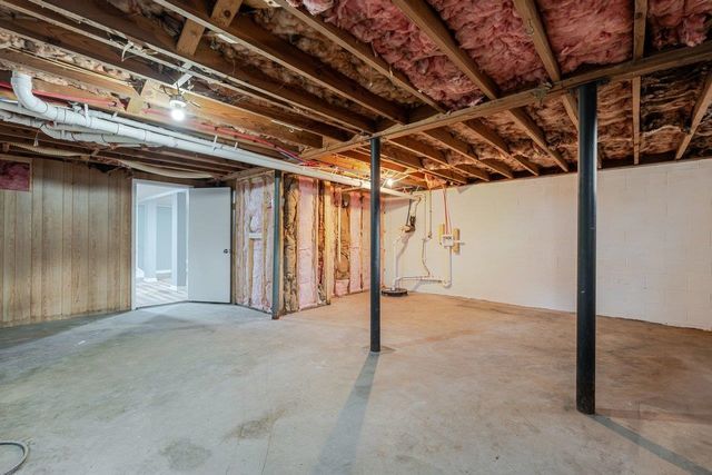 24 LA SALLE DR, Grottoes, VA 24441