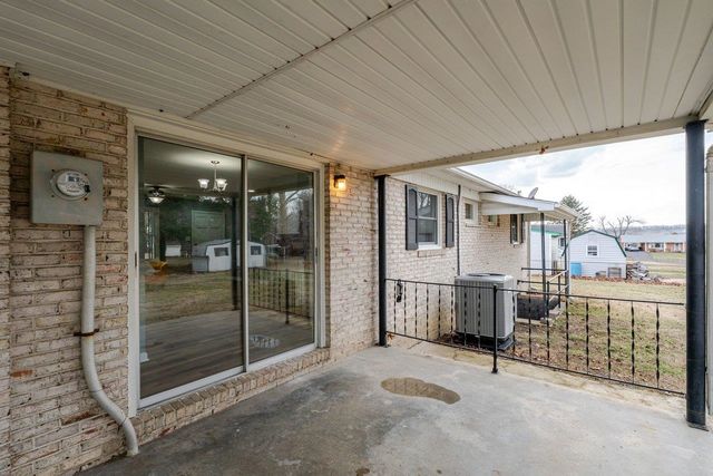 24 LA SALLE DR, Grottoes, VA 24441