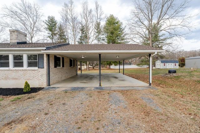 24 LA SALLE DR, Grottoes, VA 24441