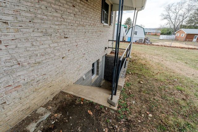 24 LA SALLE DR, Grottoes, VA 24441