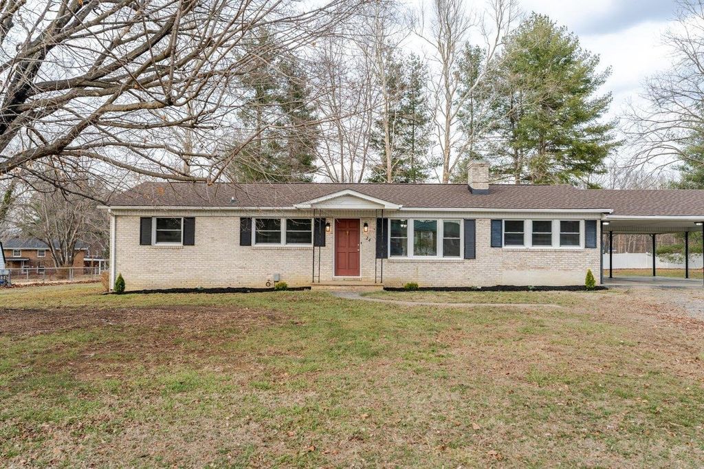 24 LA SALLE DR, Grottoes, VA 24441