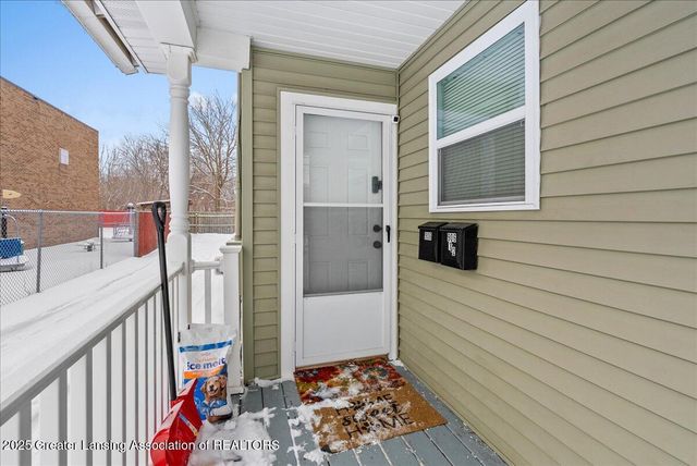 904 Linden Grove Avenue, Lansing, MI 48912