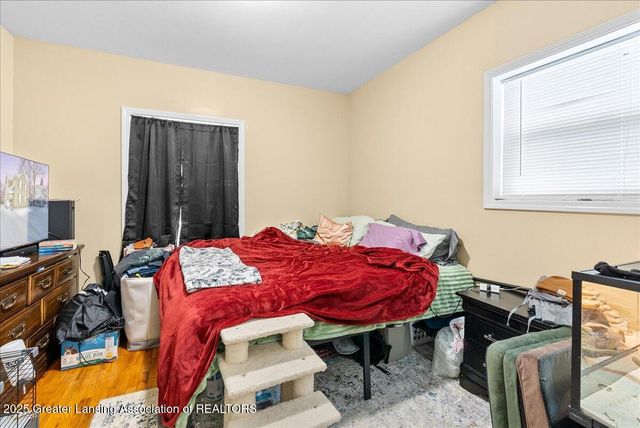 904 Linden Grove Avenue, Lansing, MI 48912