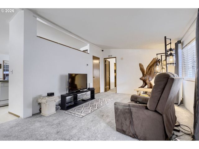 20248 HIGHWAY 213 52, Oregon City, OR 97045