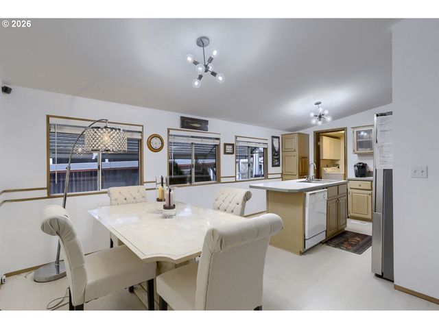 20248 HIGHWAY 213 52, Oregon City, OR 97045