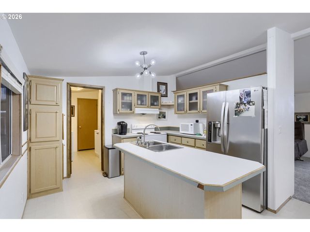 20248 HIGHWAY 213 52, Oregon City, OR 97045