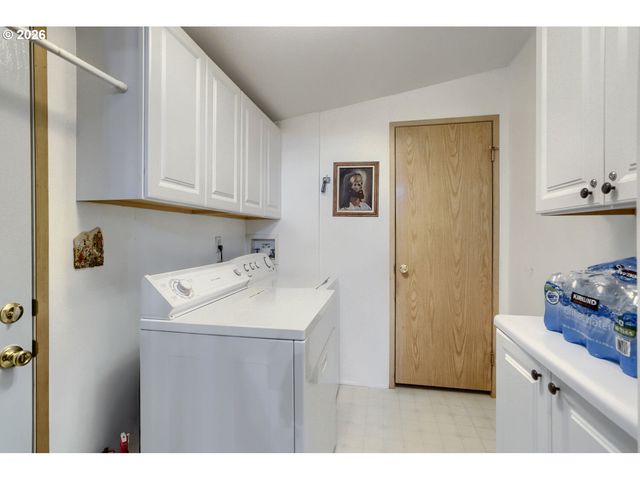 20248 HIGHWAY 213 52, Oregon City, OR 97045