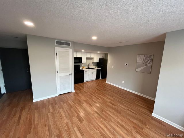 2639 Columbia Road 7, Berkley, MI 48072