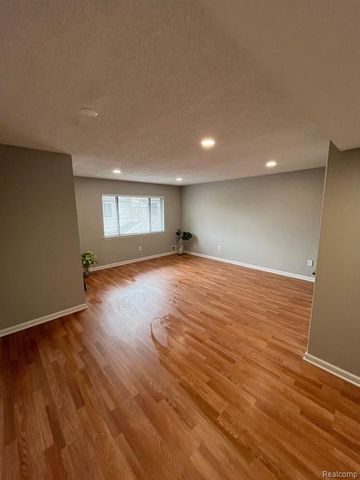 2639 Columbia Road 7, Berkley, MI 48072