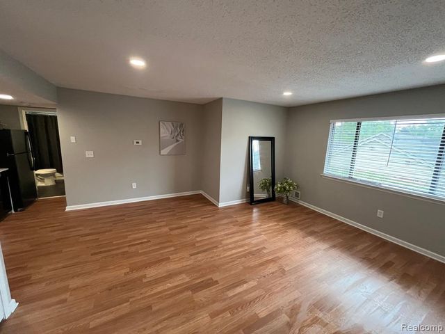 2639 Columbia Road 7, Berkley, MI 48072