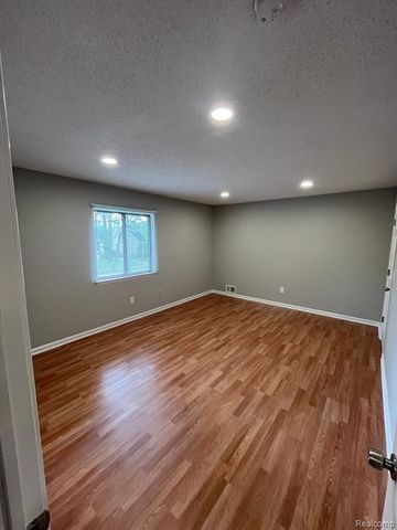 2639 Columbia Road 7, Berkley, MI 48072