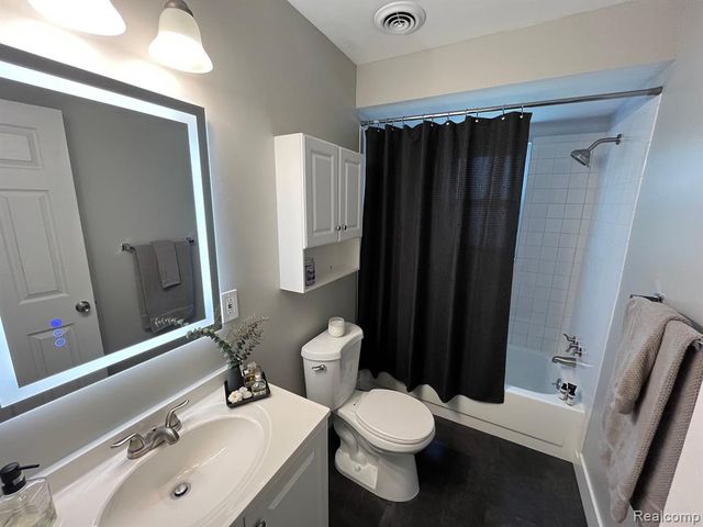 2639 Columbia Road 7, Berkley, MI 48072