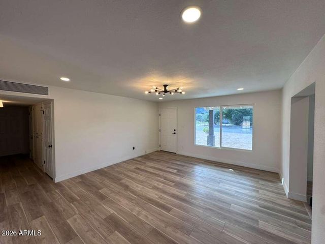 108 E MONTE Way, Phoenix, AZ 85042