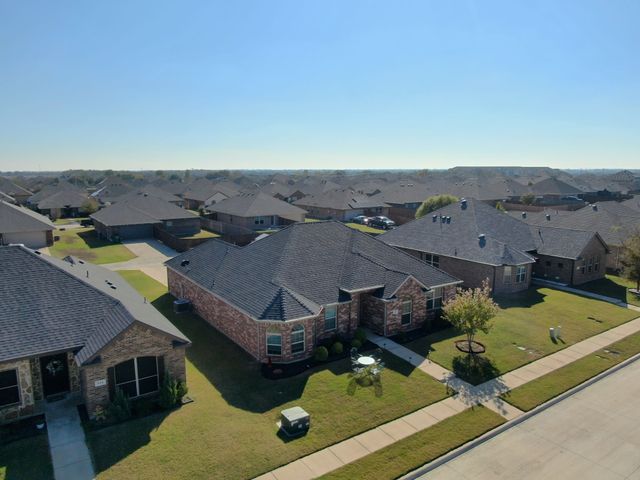 542 Meadowlake Drive, Waxahachie, TX 75165