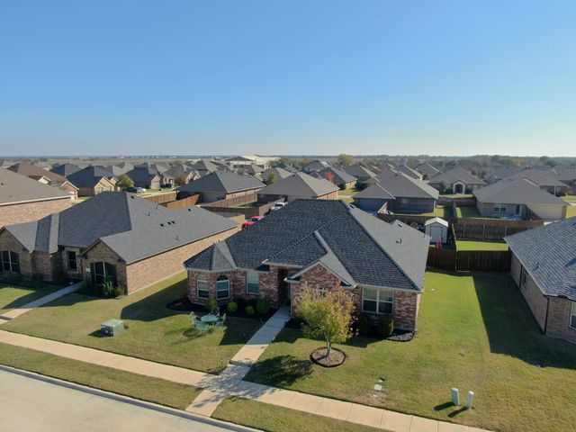 542 Meadowlake Drive, Waxahachie, TX 75165