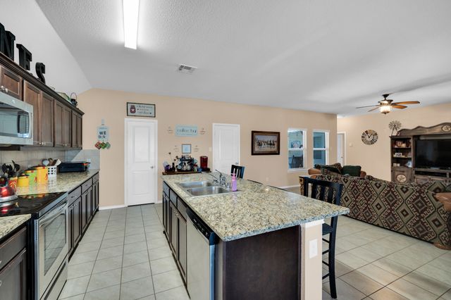 542 Meadowlake Drive, Waxahachie, TX 75165