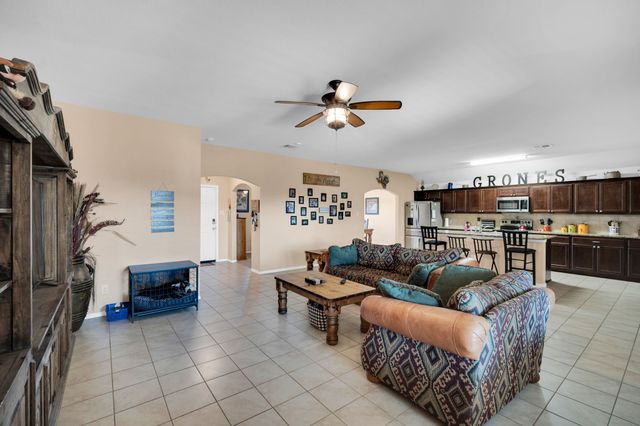 542 Meadowlake Drive, Waxahachie, TX 75165