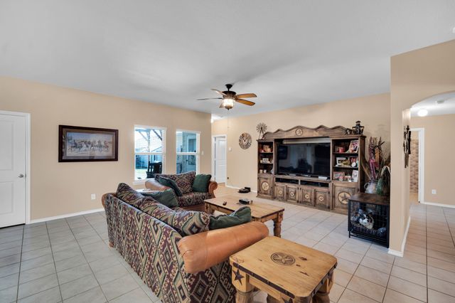 542 Meadowlake Drive, Waxahachie, TX 75165