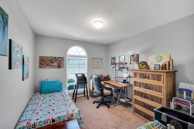 542 Meadowlake Drive, Waxahachie, TX 75165