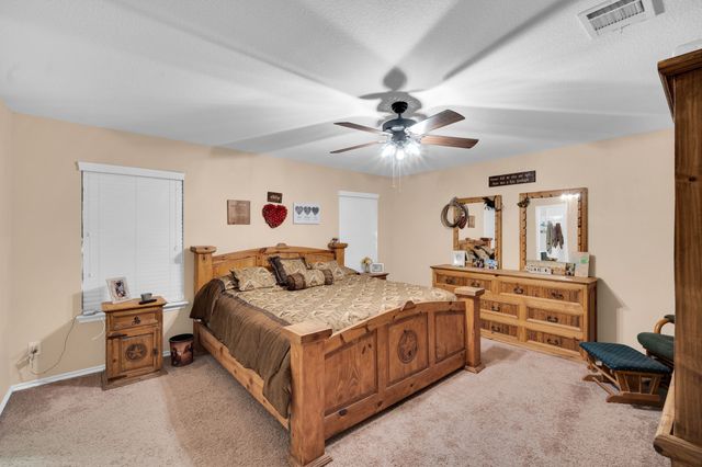 542 Meadowlake Drive, Waxahachie, TX 75165