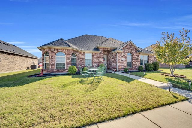 542 Meadowlake Drive, Waxahachie, TX 75165