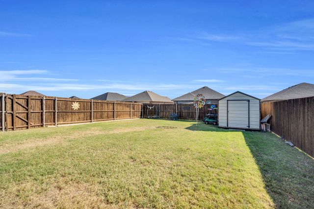 542 Meadowlake Drive, Waxahachie, TX 75165