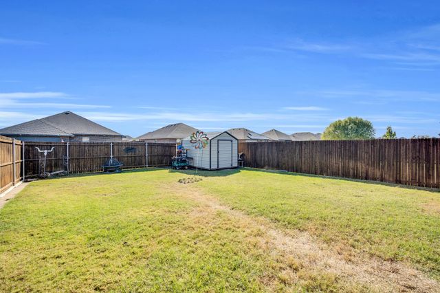 542 Meadowlake Drive, Waxahachie, TX 75165