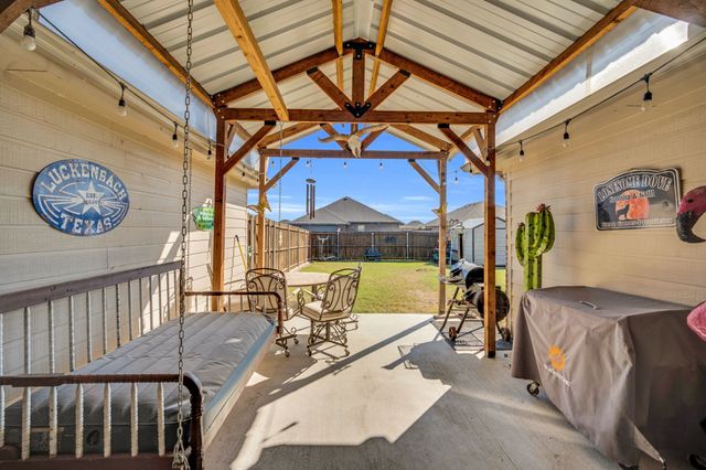 542 Meadowlake Drive, Waxahachie, TX 75165