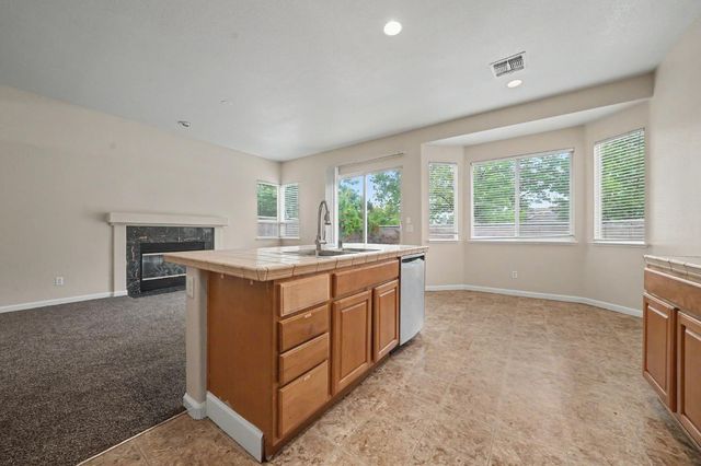 9728 Sand Hollow Way, Elk Grove, CA 95757