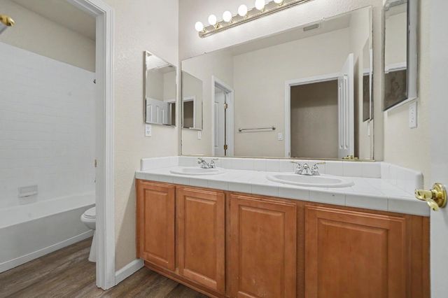 9728 Sand Hollow Way, Elk Grove, CA 95757
