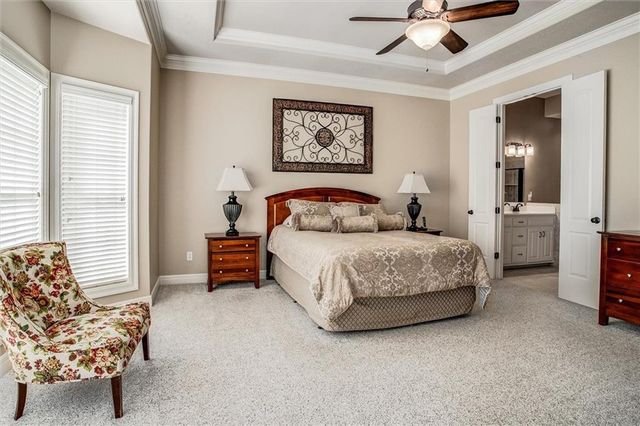 405 NW Greenview Drive, Lee's Summit, MO 64064