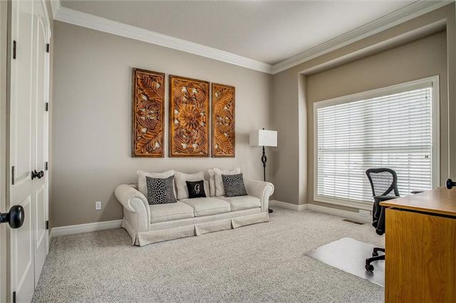 405 NW Greenview Drive, Lee's Summit, MO 64064