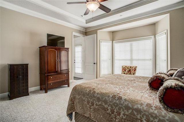 405 NW Greenview Drive, Lee's Summit, MO 64064