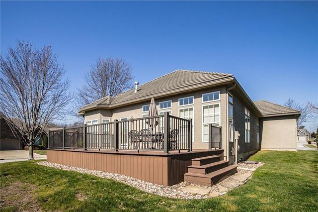 405 NW Greenview Drive, Lee's Summit, MO 64064