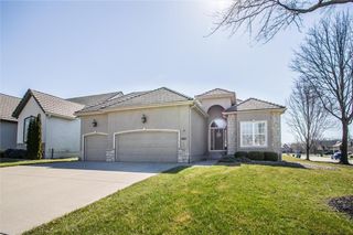 405 NW Greenview Drive, Lee's Summit, MO 64064