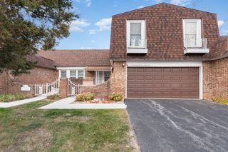 17W754 Standish Lane, Villa Park, IL 60181