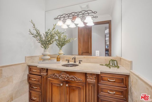 5018 Woodley Avenue, Encino (los Angeles), CA 91436