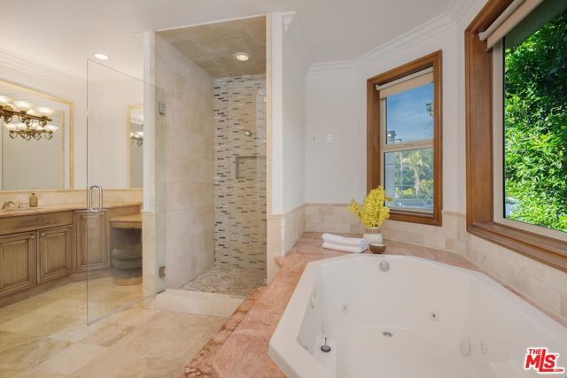 5018 Woodley Avenue, Encino (los Angeles), CA 91436
