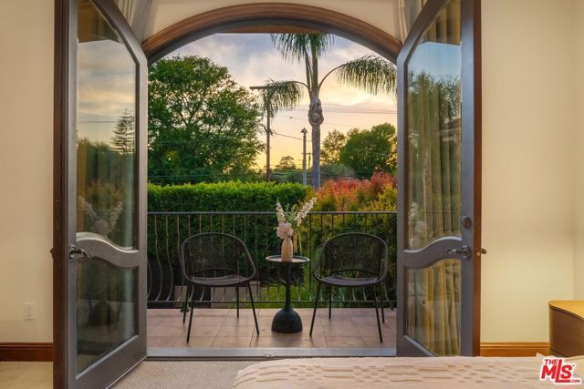 5018 Woodley Avenue, Encino (los Angeles), CA 91436