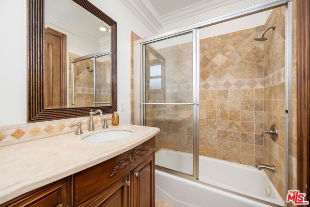 5018 Woodley Avenue, Encino (los Angeles), CA 91436