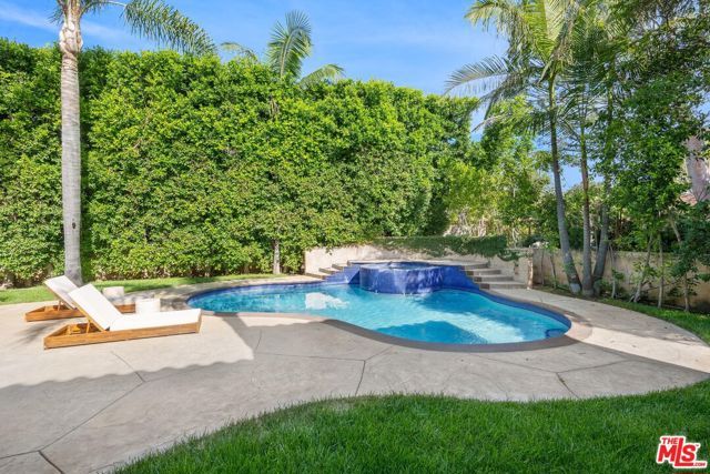5018 Woodley Avenue, Encino (los Angeles), CA 91436