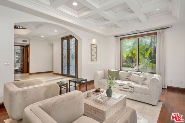 5018 Woodley Avenue, Encino (los Angeles), CA 91436
