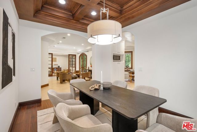 5018 Woodley Avenue, Encino (los Angeles), CA 91436