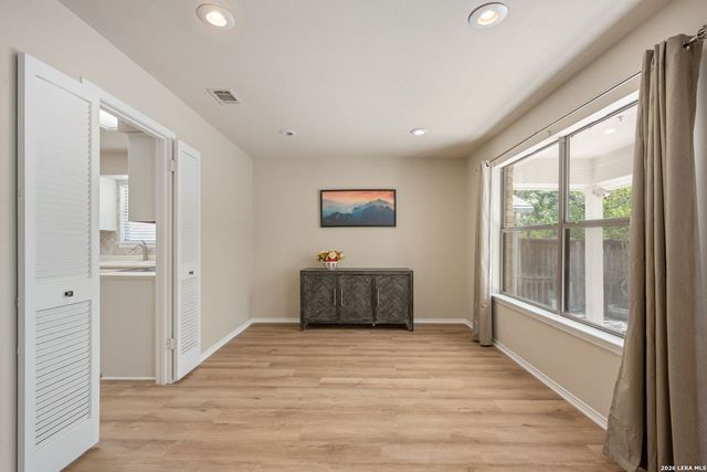 126 Golden Way, Universal City, TX 78148